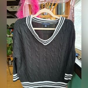 American Eagle Outfitters Black and White V-Neck Loose Sweater